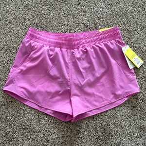 Mid-Rise Run shorts